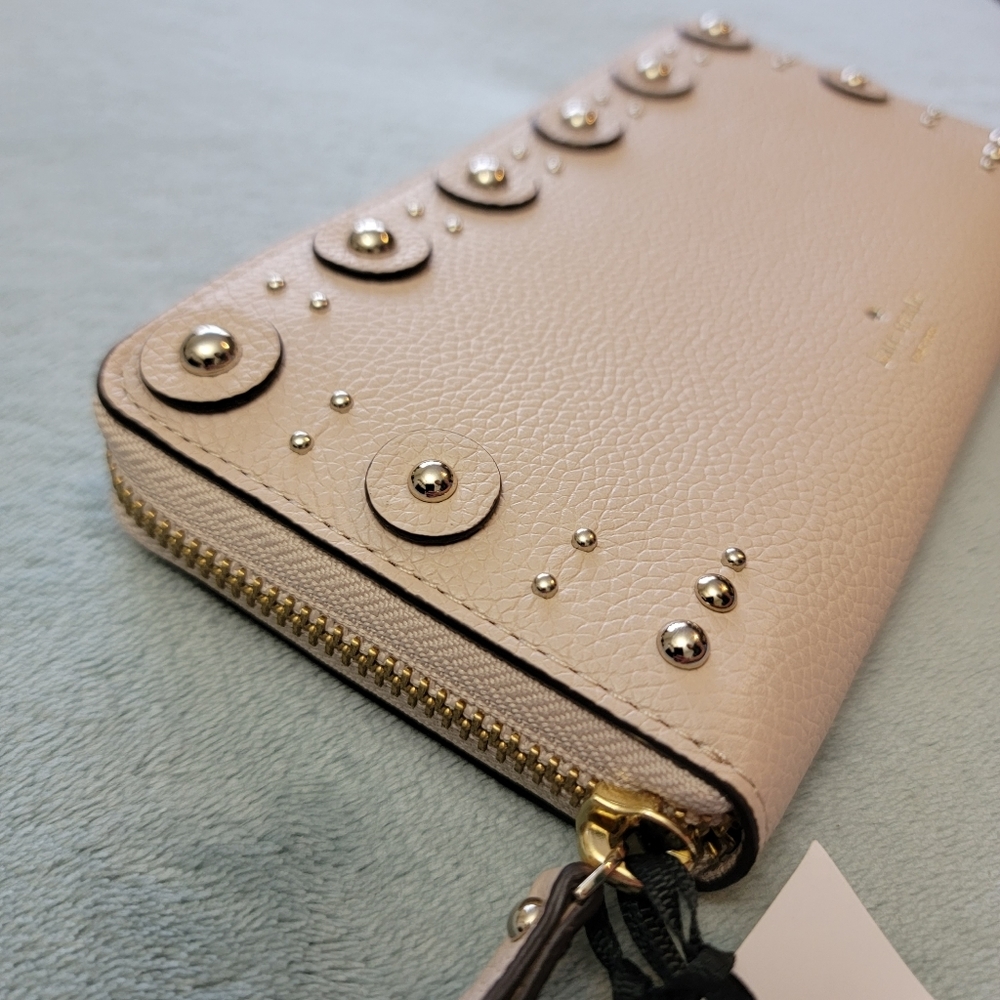 Kate Spade NWT Warm Beige Pebbled Leather Large Neda Studded Zip Wallet NWT